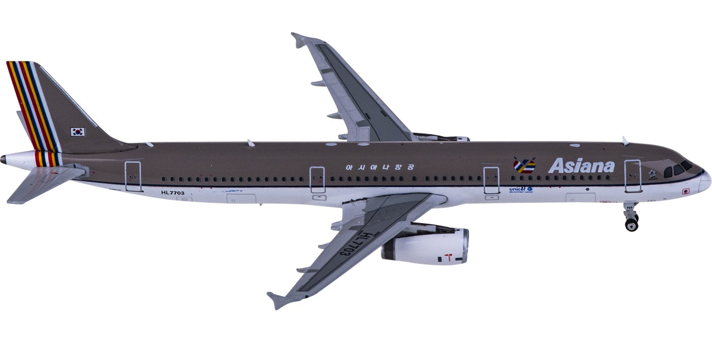 1:400 Phoenix PH11727 Asiana Airlines Airbus A321 HL7703+Free Tractor
