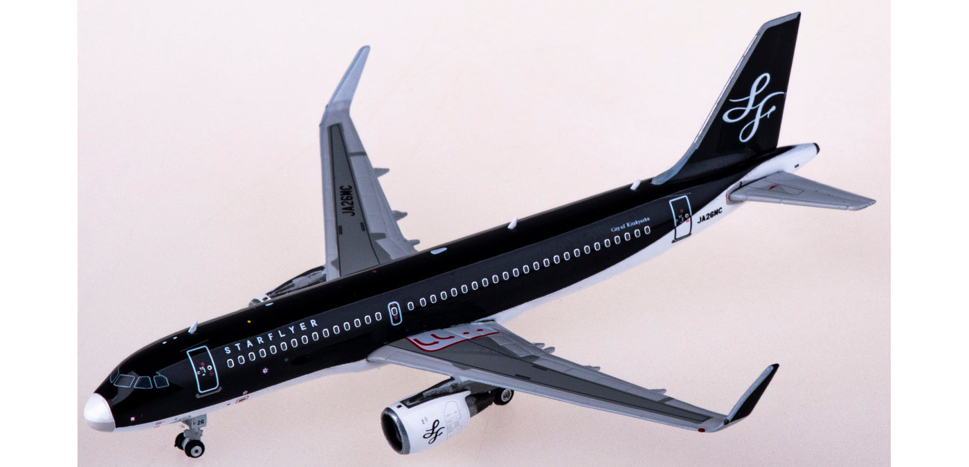 1:400 Phoenix PH04430 Star Flyer Airbus A320 JA26MC+Free Tractor