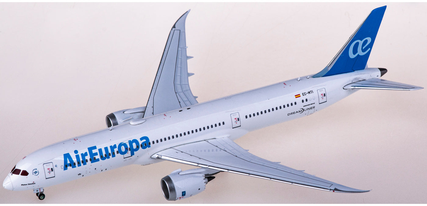 1:400 JC Wings XX4053 Air Europa Boeing 787-9 Dreamliner EC-MTI+Free Tractor