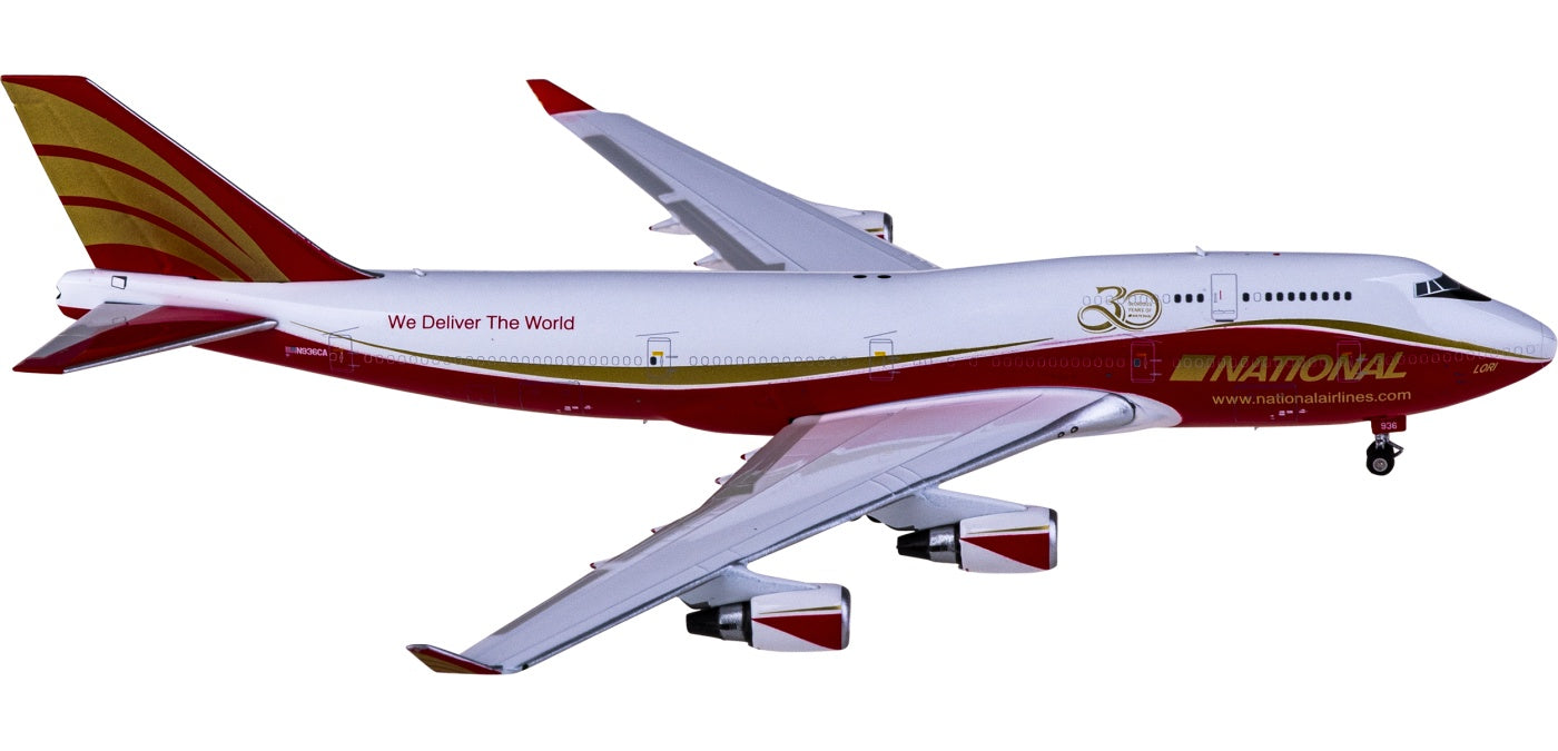 1:400 Phoenix PH04454 National Airlines Boeing 747-400 N936CA+Free Tractor