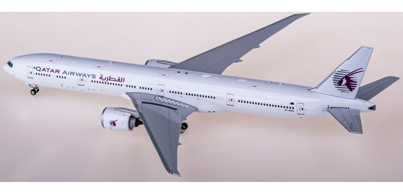 1:400 Phoenix PH11748 Qatar Airways Boeing 777-300ER A7-BOC+Free Tractor