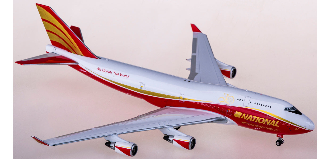 1:400 Phoenix PH04454 National Airlines Boeing 747-400 N936CA+Free Tractor