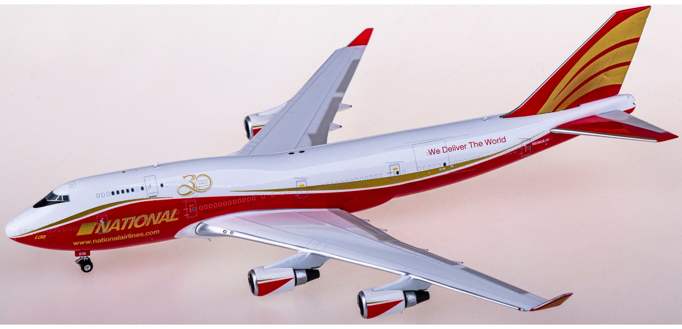 1:400 Phoenix PH04454 National Airlines Boeing 747-400 N936CA+Free Tractor