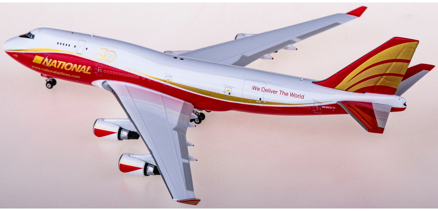 1:400 Phoenix PH04454 National Airlines Boeing 747-400 N936CA+Free Tractor
