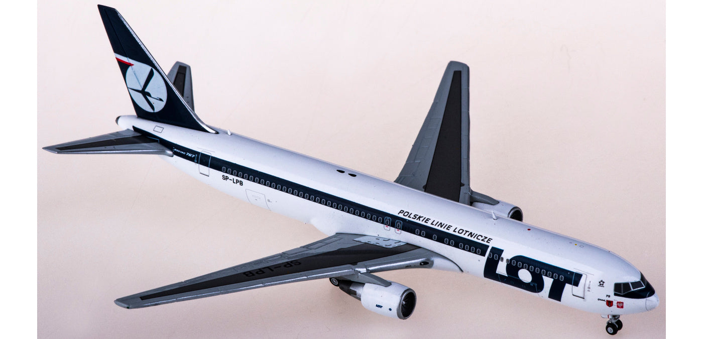 1:400 JC Wings XX40055 LOT Boeing 767-300ER SP-LPB+Free Tractor