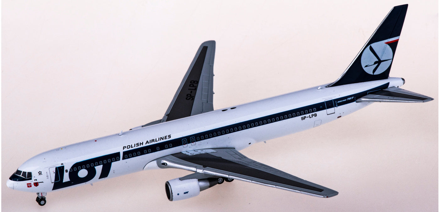 1:400 JC Wings XX40055 LOT Boeing 767-300ER SP-LPB+Free Tractor