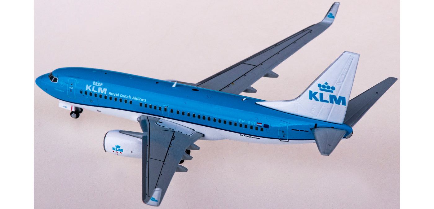 1:400 Geminijets GJKLM1998 KLM Boeing 737-700 PH-BGI+Free Tractor