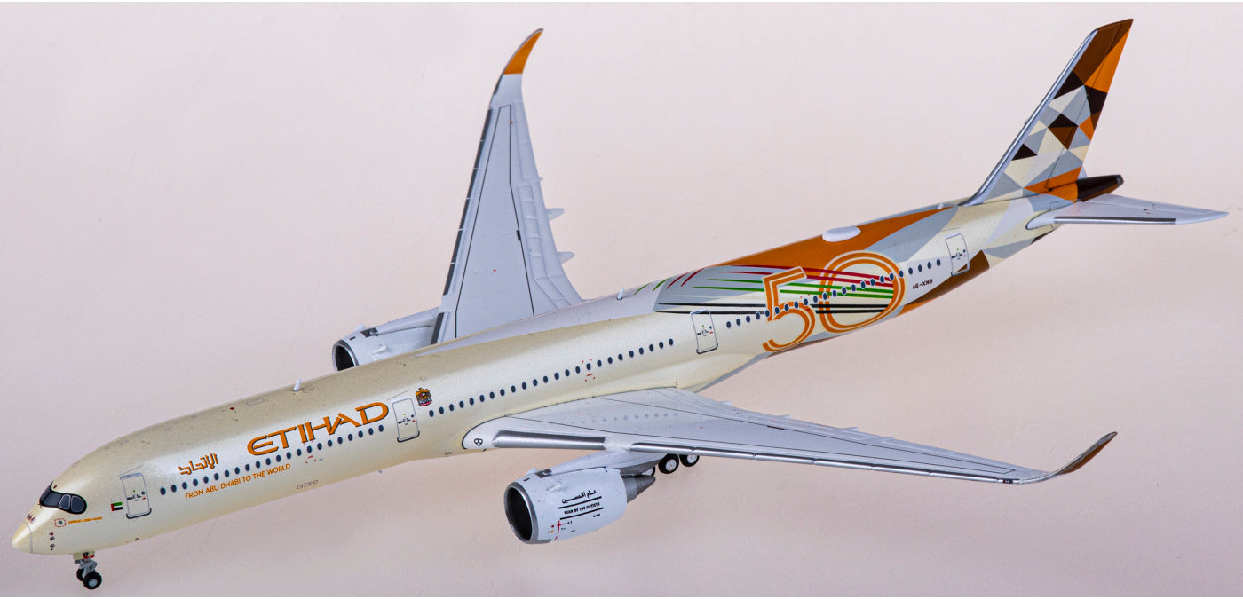 1:400 JC Wings XX4496 Etihad Airways Airbus A350-1000XWB A6-XWB+Free Tractor