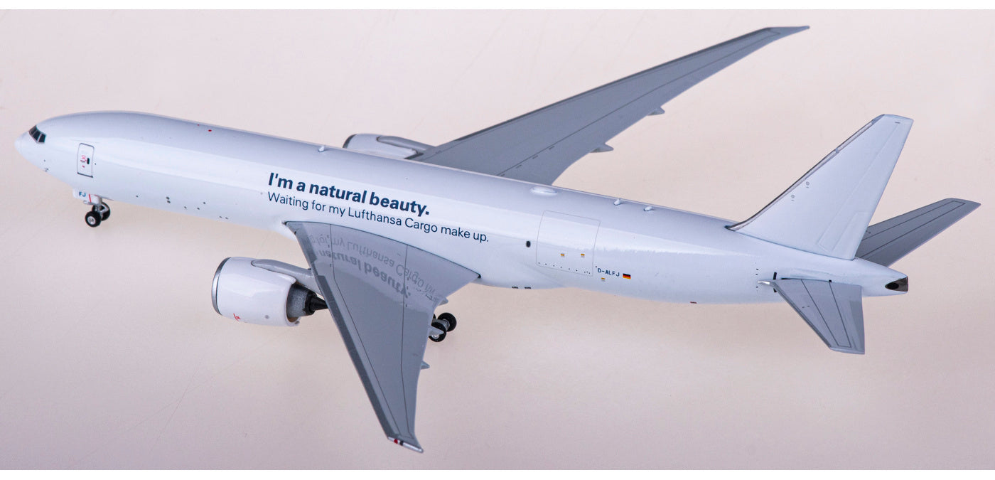 1:400 Phoenix PH04480 Lufthansa Cargo Boeing 777-200F D-ALFJ+Free Tractor
