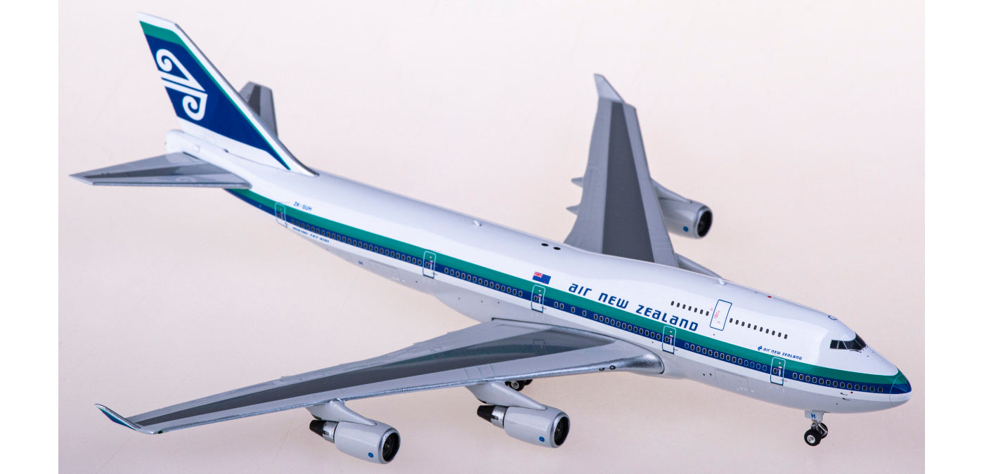 1:400 Phoenix PH11770 Air New Zealand Boeing 747-400 ZK-SUH+Free Tractor