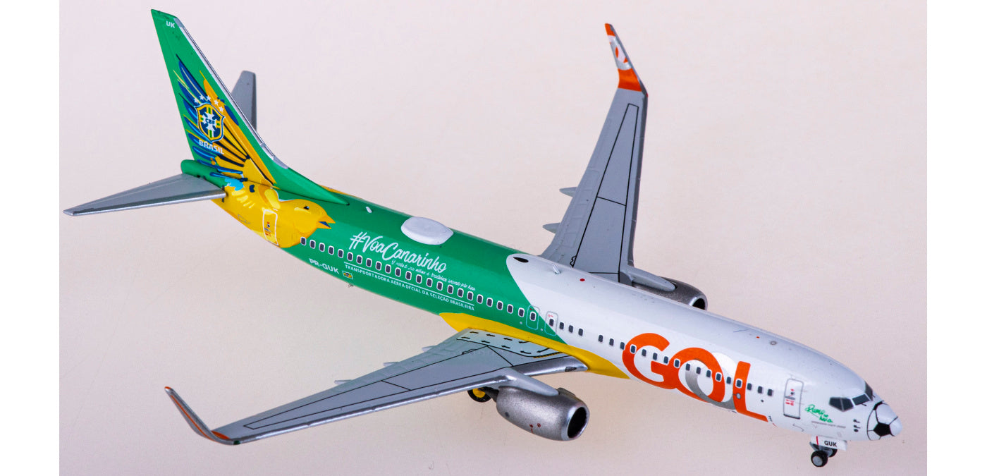1:400 NG Models NG58138 GOL Boeing 737-800 PR-GUK+Free Tractor