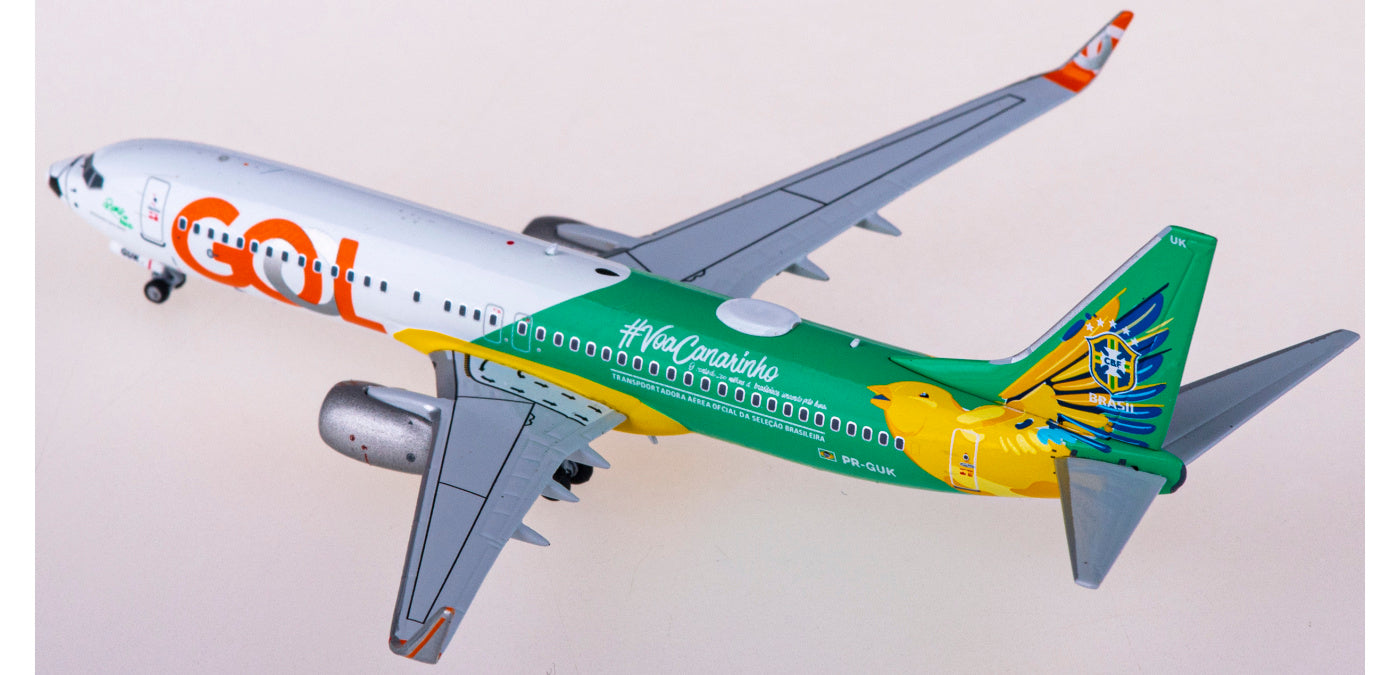 1:400 NG Models NG58138 GOL Boeing 737-800 PR-GUK+Free Tractor