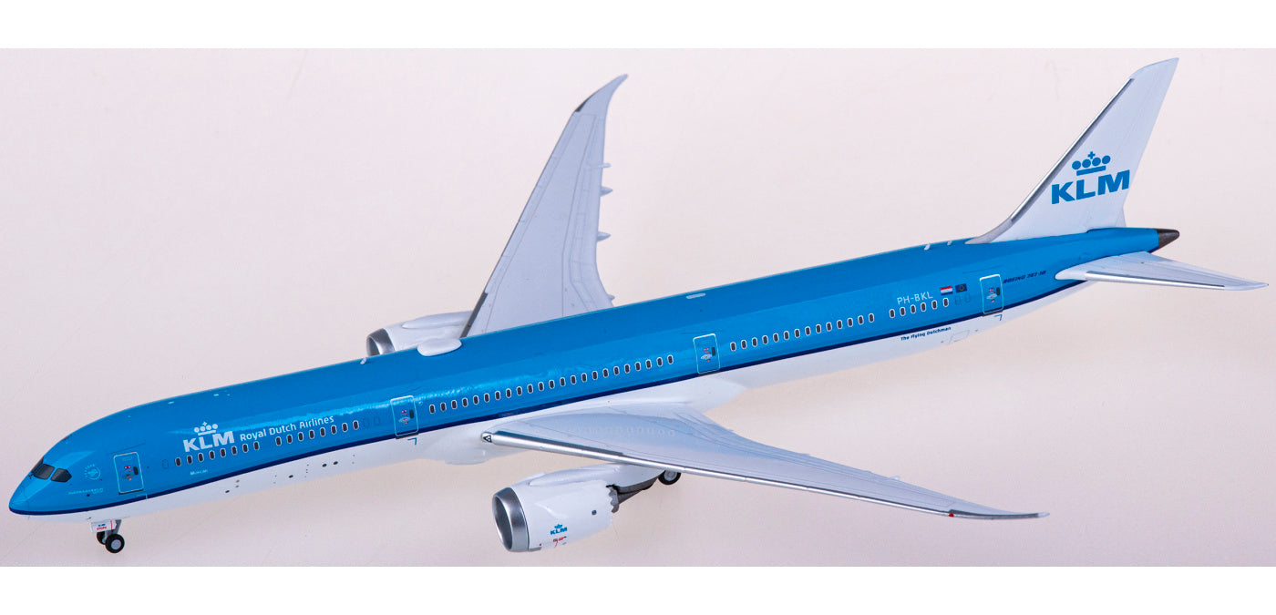 1:400 NG Models NG56013 KLM Boeing 787-10 PH-BKL+Free Tractor