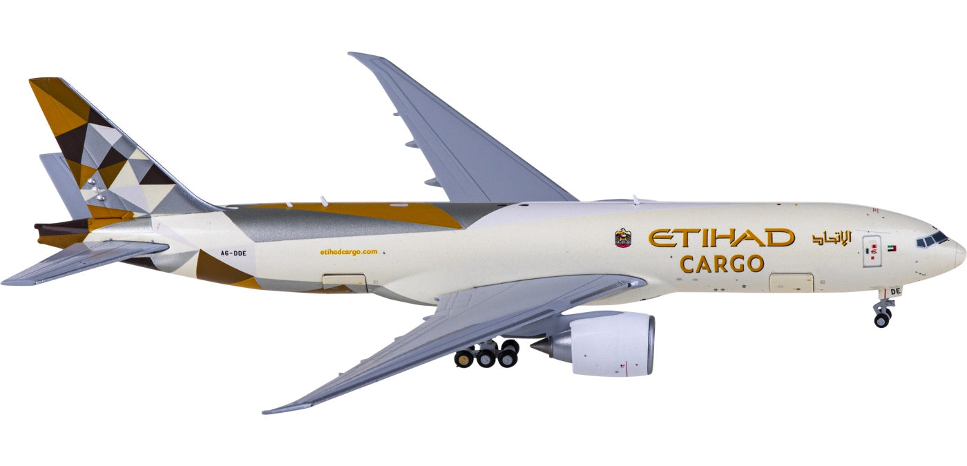 1:400 Geminijets GJETD2146 Etihad Airways Boeing 777-200LRF A6-DDE Aircraft Model+Free Tractor