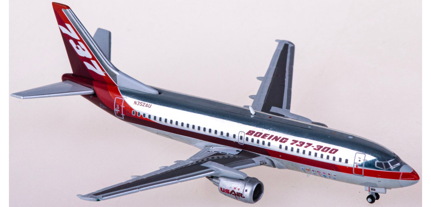 1:400 JC Wings XX4487 Boeing 737-300 N352AU+Free Tractor
