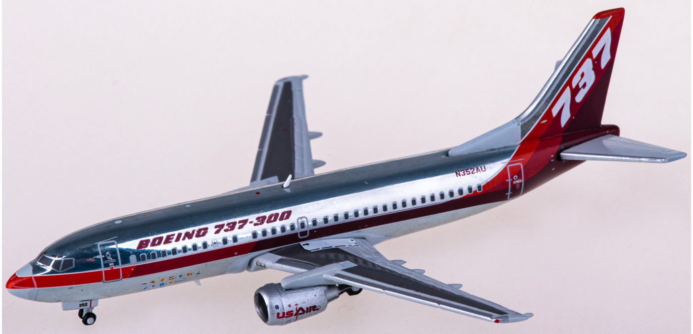 1:400 JC Wings XX4487 Boeing 737-300 N352AU+Free Tractor