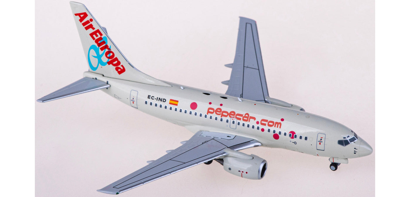 1:400 NG Models NG76006 Air Europa Boeing 737-600 EC-IND+Free Tractor