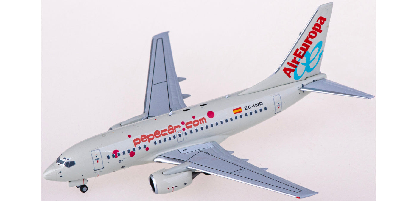 1:400 NG Models NG76006 Air Europa Boeing 737-600 EC-IND+Free Tractor