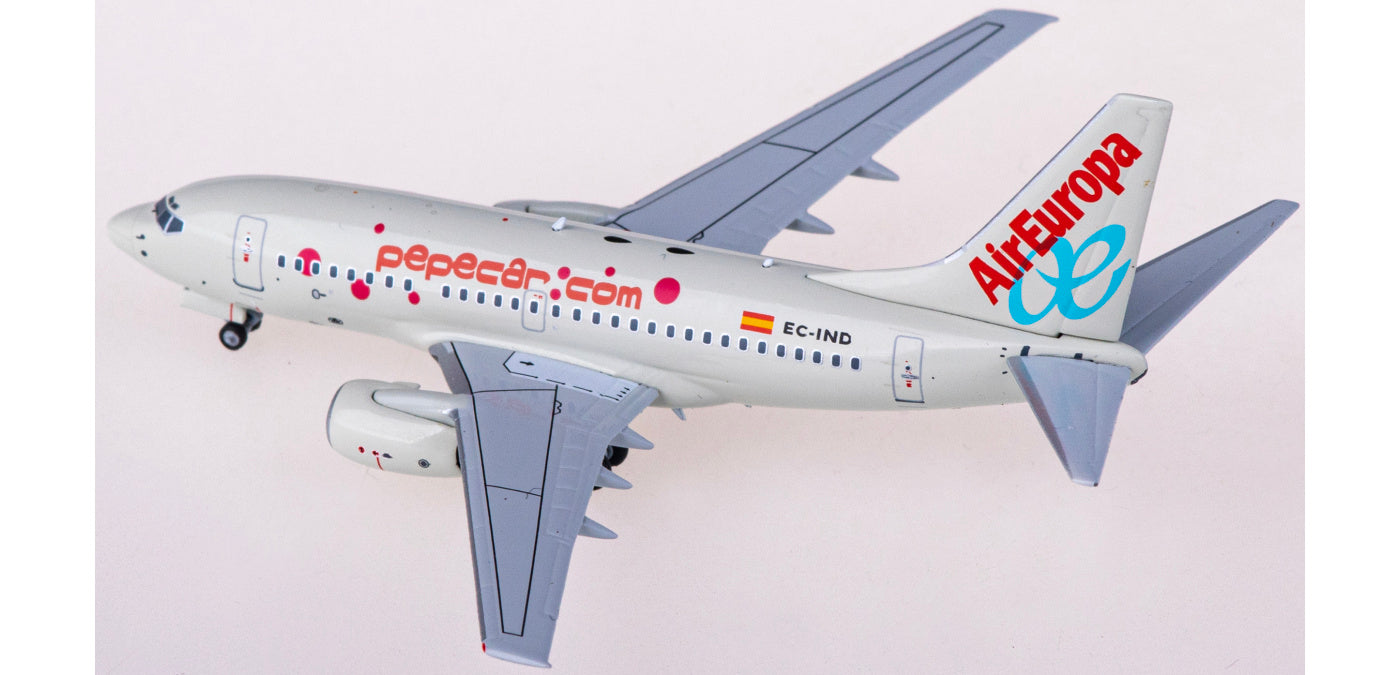 1:400 NG Models NG76006 Air Europa Boeing 737-600 EC-IND+Free Tractor