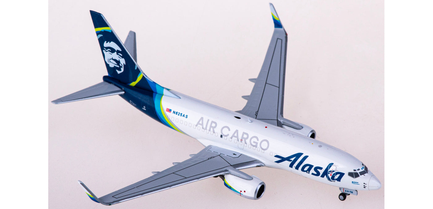 1:400 NG Models NG77018 Alaska Airlines Cargo Boeing 737-700 N625AS+Free Tractor
