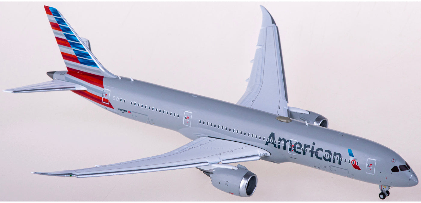 1:400 Geminijets GJAAL2088F American Airlines Boeing 787-9 N835AN "Flaps Down" Aircraft Model+Free Tractor