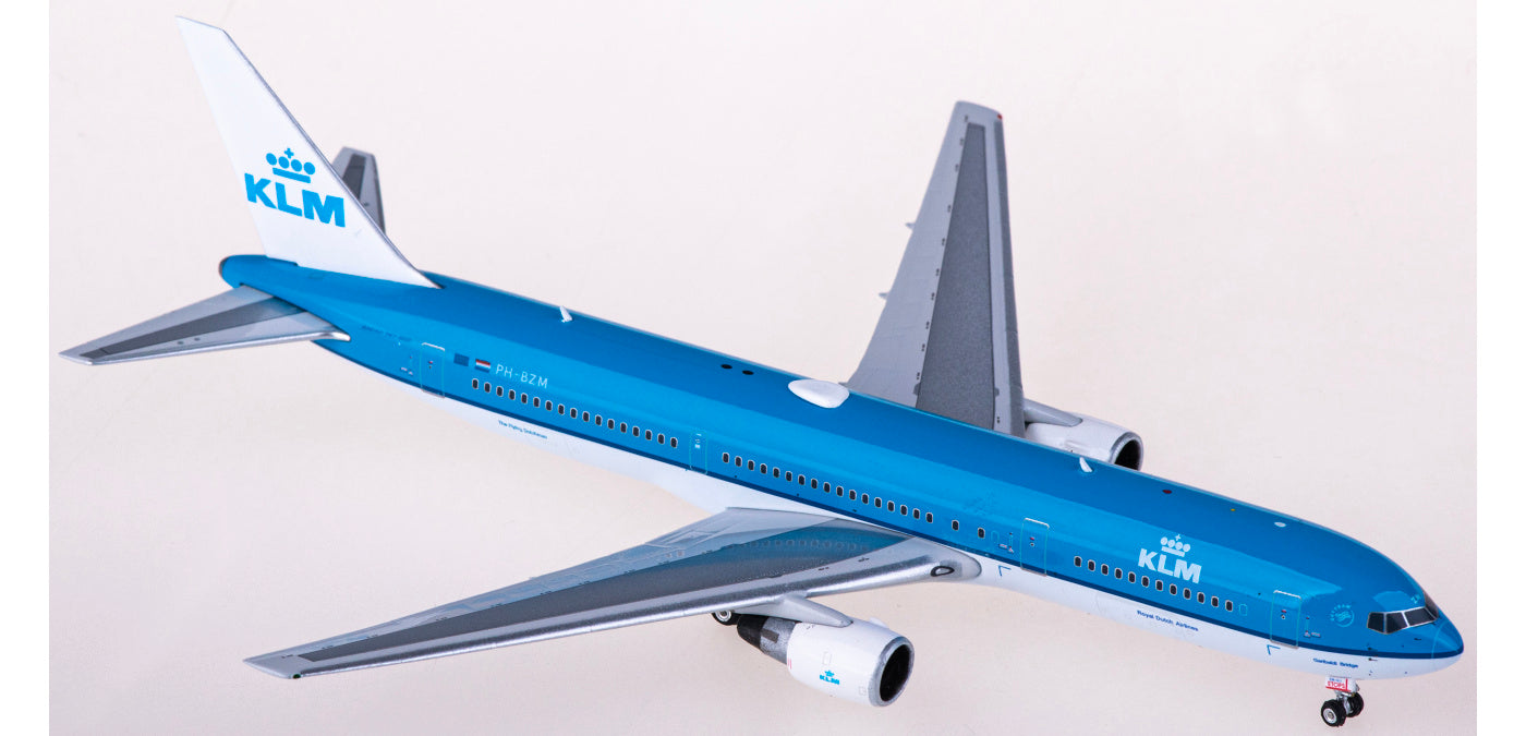 1:400 Phoenix PH11780 KLM Boeing 767-300ER PH-BZM+Free Tractor