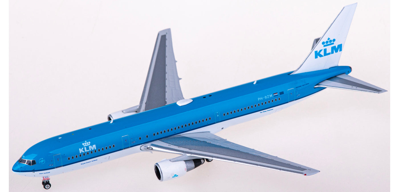 1:400 Phoenix PH11780 KLM Boeing 767-300ER PH-BZM+Free Tractor