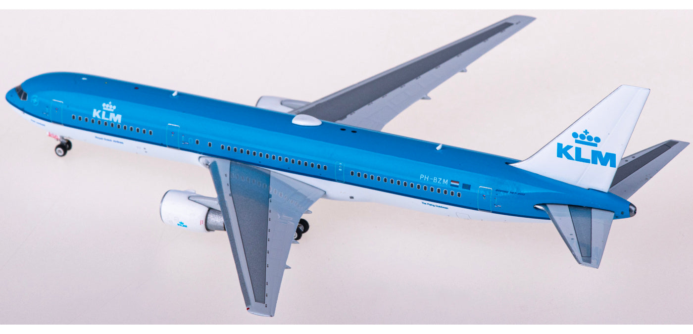 1:400 Phoenix PH11780 KLM Boeing 767-300ER PH-BZM+Free Tractor