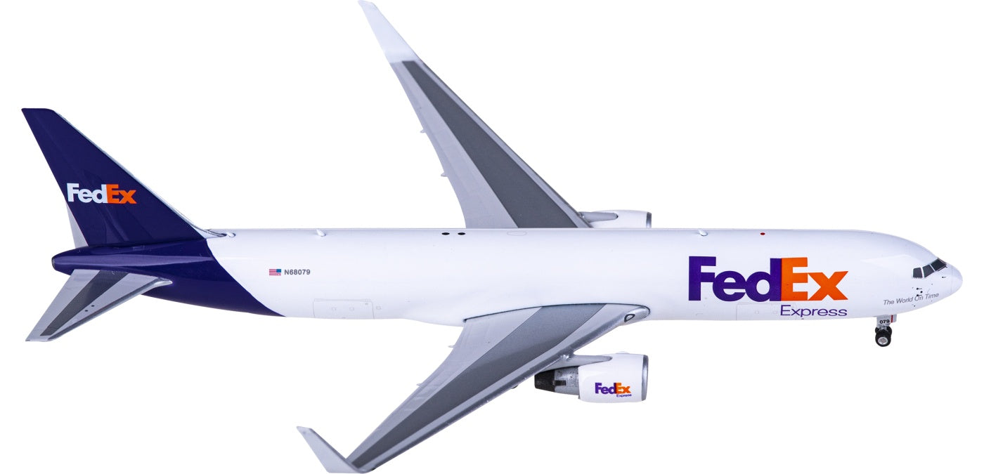 1:400 Phoenix PH04509 FedEx Boeing 767-300ER N68079+Free Tractor