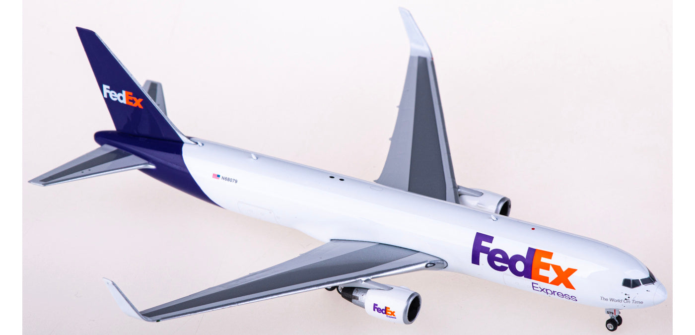 1:400 Phoenix PH04509 FedEx Boeing 767-300ER N68079+Free Tractor
