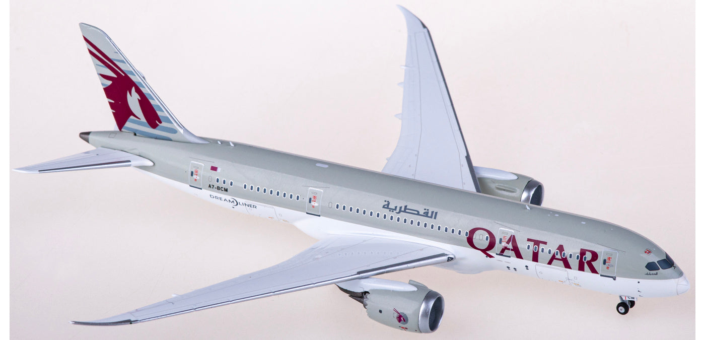 1:400 NG Models NG59008 Qatar Airways Boeing 787-8 Dreamliner A7-BCM+Free Tractor