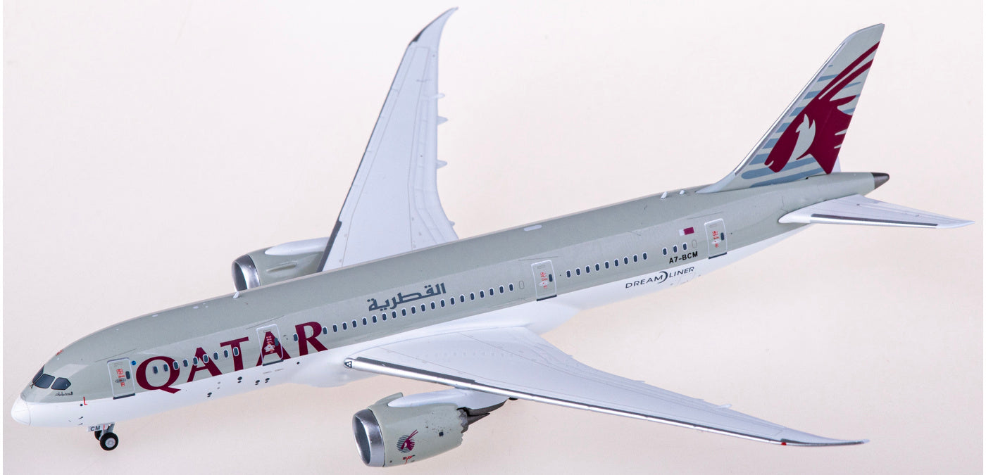 1:400 NG Models NG59008 Qatar Airways Boeing 787-8 Dreamliner A7-BCM+Free Tractor