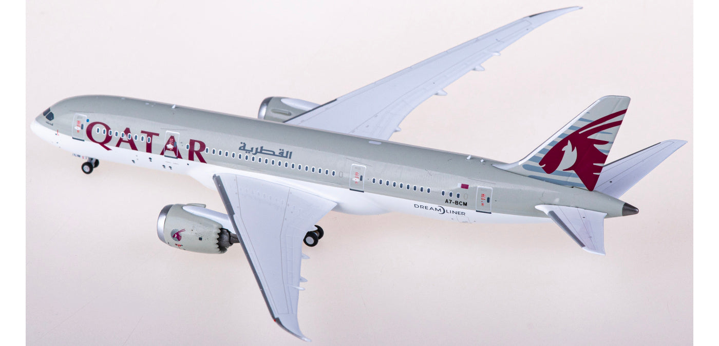 1:400 NG Models NG59008 Qatar Airways Boeing 787-8 Dreamliner A7-BCM+Free Tractor