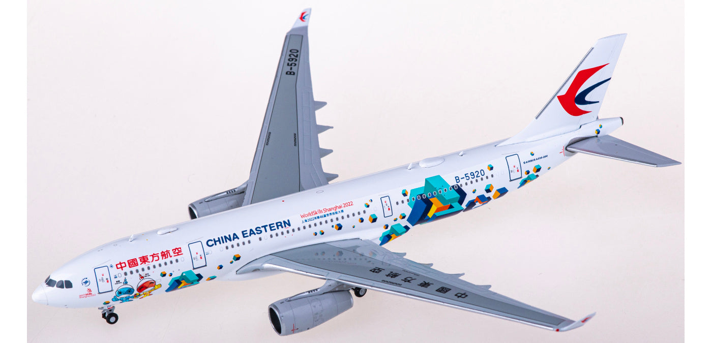 1:400 JC Wings XX40070 China Eastern Airlines Airbus A330-200 B-5920+Free Tractor