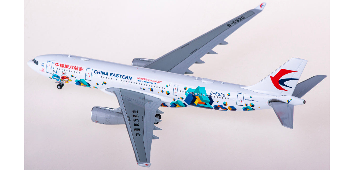 1:400 JC Wings XX40070 China Eastern Airlines Airbus A330-200 B-5920+Free Tractor