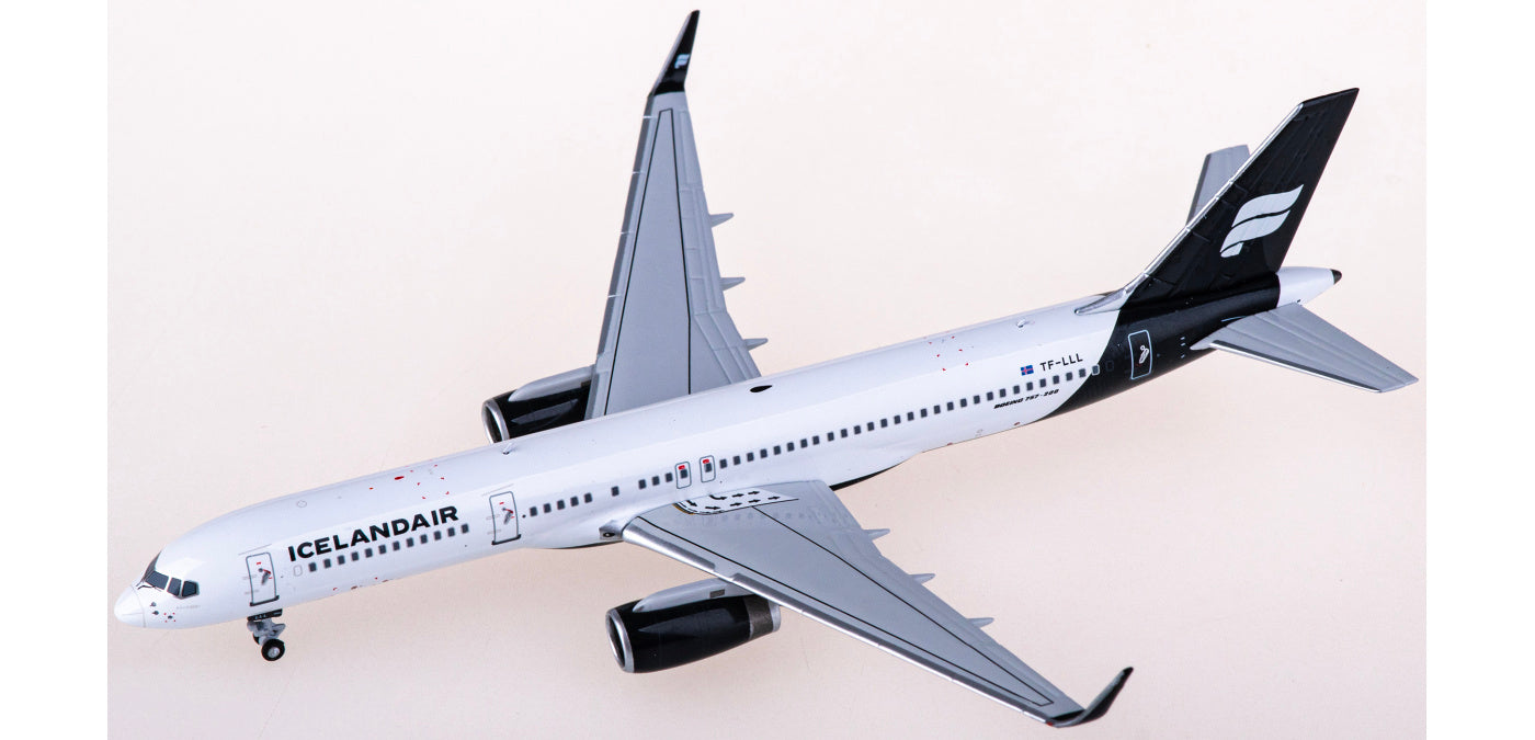 1:400 NG Models NG53198 Icelandair Boeing 757-200 TF-LLL+Free Tractor