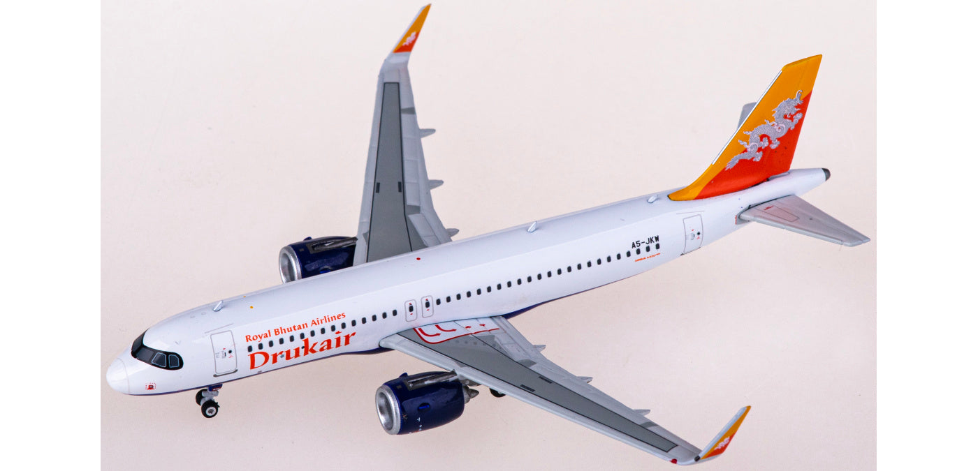1:400 Phoenix PH11828 Drukair Airbus A320neo A5-JKW Aircraft Model+Free Tractor