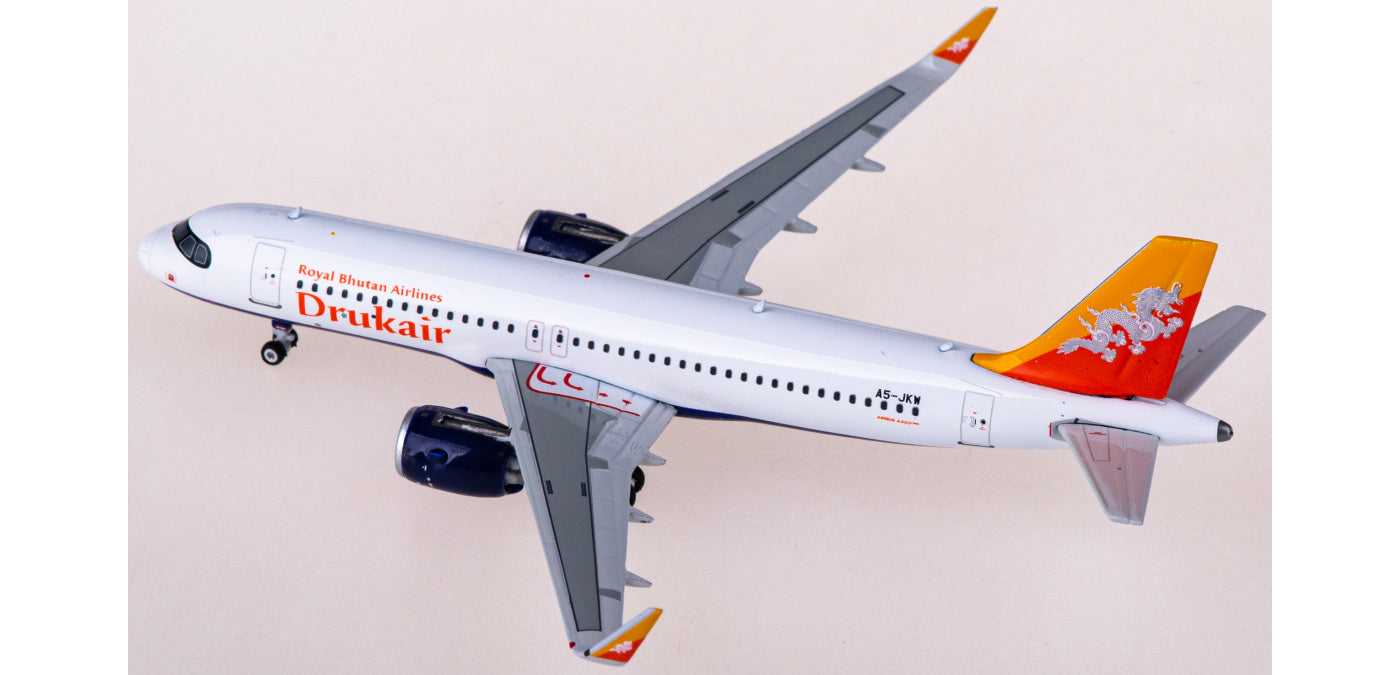 1:400 Phoenix PH11828 Drukair Airbus A320neo A5-JKW Aircraft Model+Free Tractor