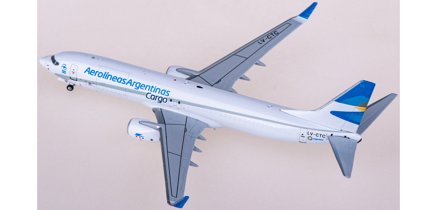 1:400 NG Models NG58183 Aerolíneas Argentinas Cargo Boeing 737-800 LV-CTC+Free Tractor