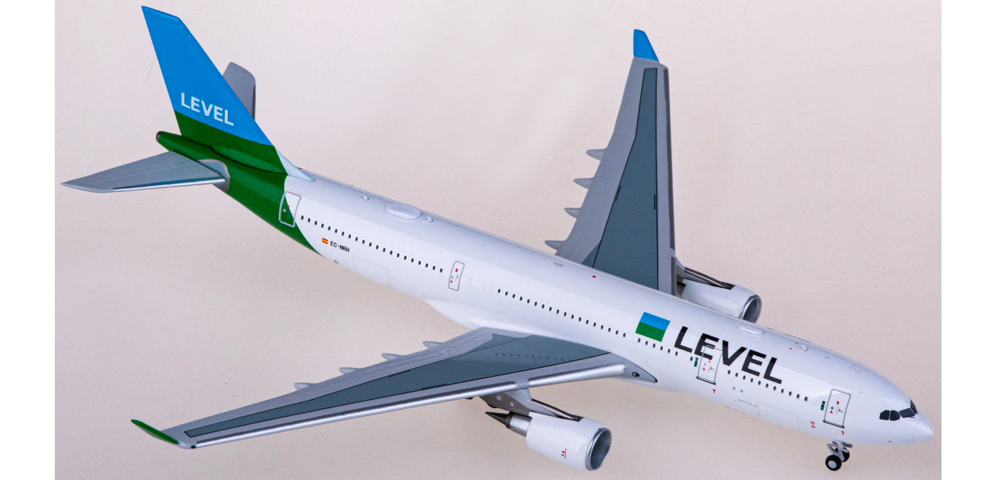 1:400 NG Models NG61062 LEVEL Airbus A330-200 EC-NRH Aircraft Model+Free Tractor