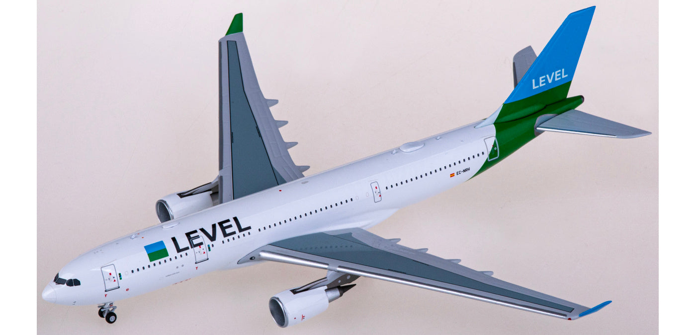 1:400 NG Models NG61062 LEVEL Airbus A330-200 EC-NRH Aircraft Model+Free Tractor