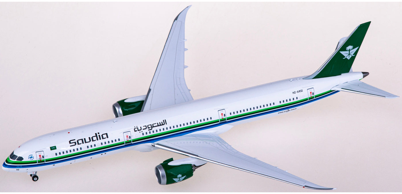 1:400 NG Models NG56023 Saudia Boeing 787-10 Dreamliner HZ-AR32 Aircraft Model+Free Tractor