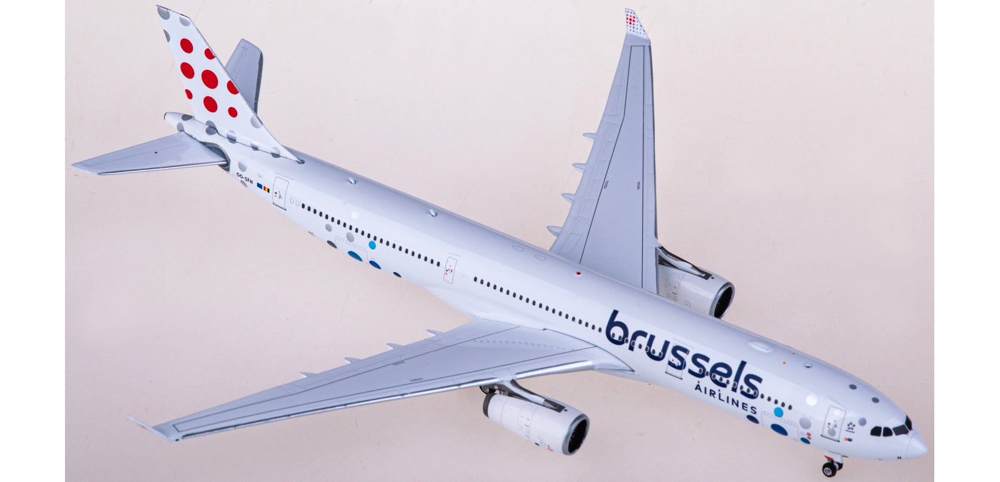 1:400 Phoenix PH11845 Brussels Airlines Airbus A330-300 OO-SFH Aircraft Model+Free Tractor