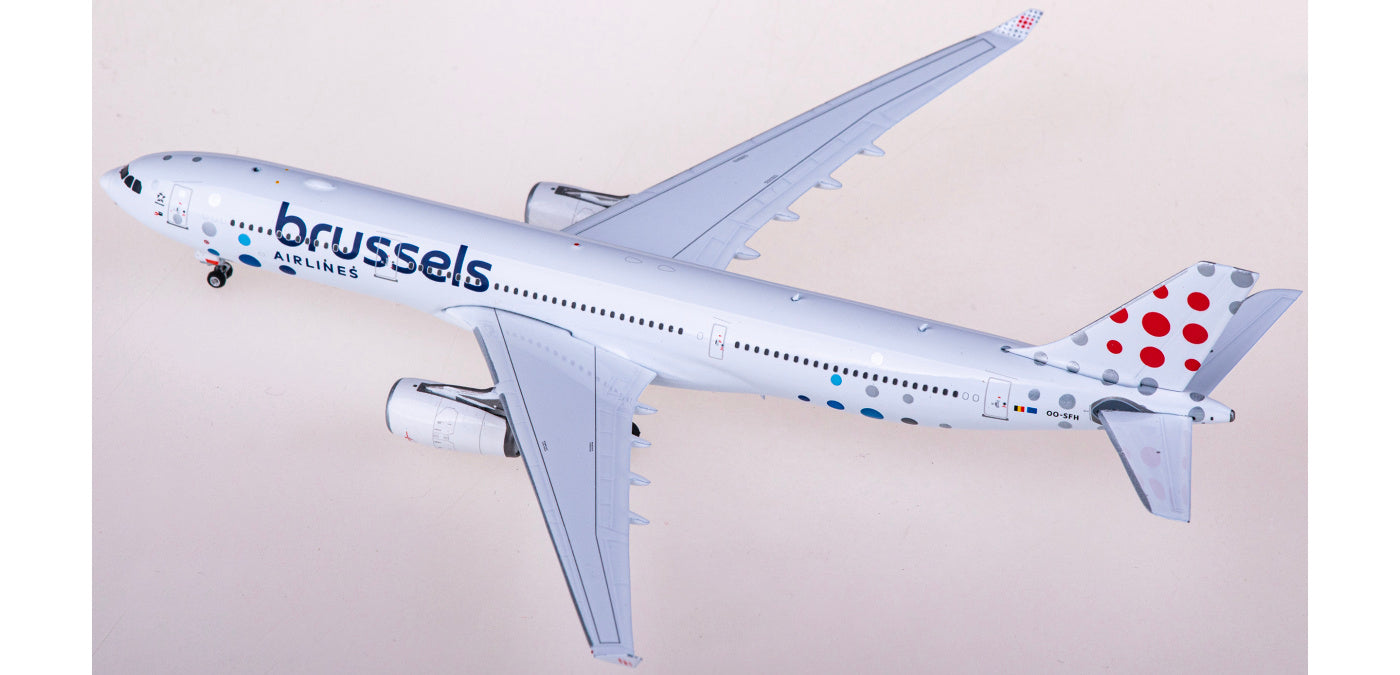 1:400 Phoenix PH11845 Brussels Airlines Airbus A330-300 OO-SFH Aircraft Model+Free Tractor