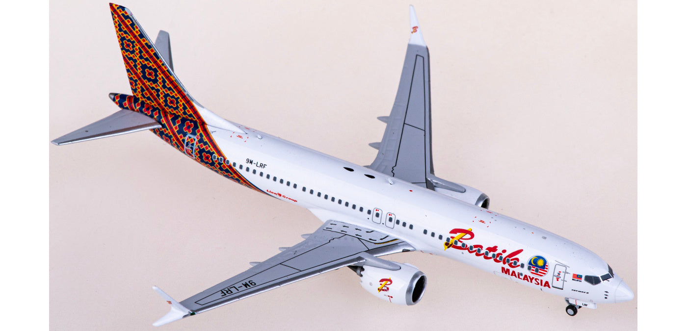 1:400 NG Models NG88011 Batik Air Boeing 737 MAX 8 9M-LRF Aircraft Model+Free Tractor