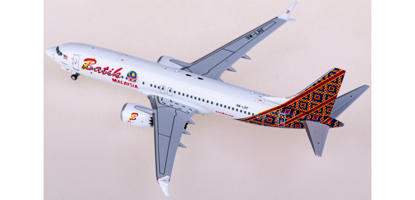 1:400 NG Models NG88011 Batik Air Boeing 737 MAX 8 9M-LRF Aircraft Model+Free Tractor