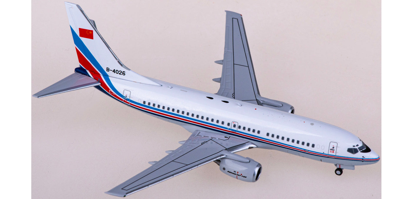 1:400 NG Models NG77040 PLAAF Boeing 737-700 B-4026 Aircraft Model+Free Tractor