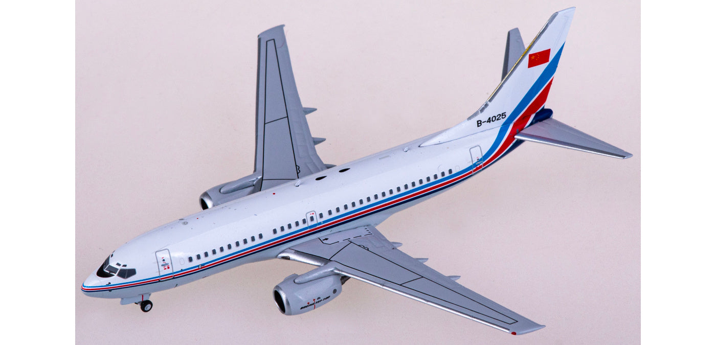 1:400 NG Models NG77039 PLAAF Boeing 737-700 B-4025 Aircraft Model+Free Tractor