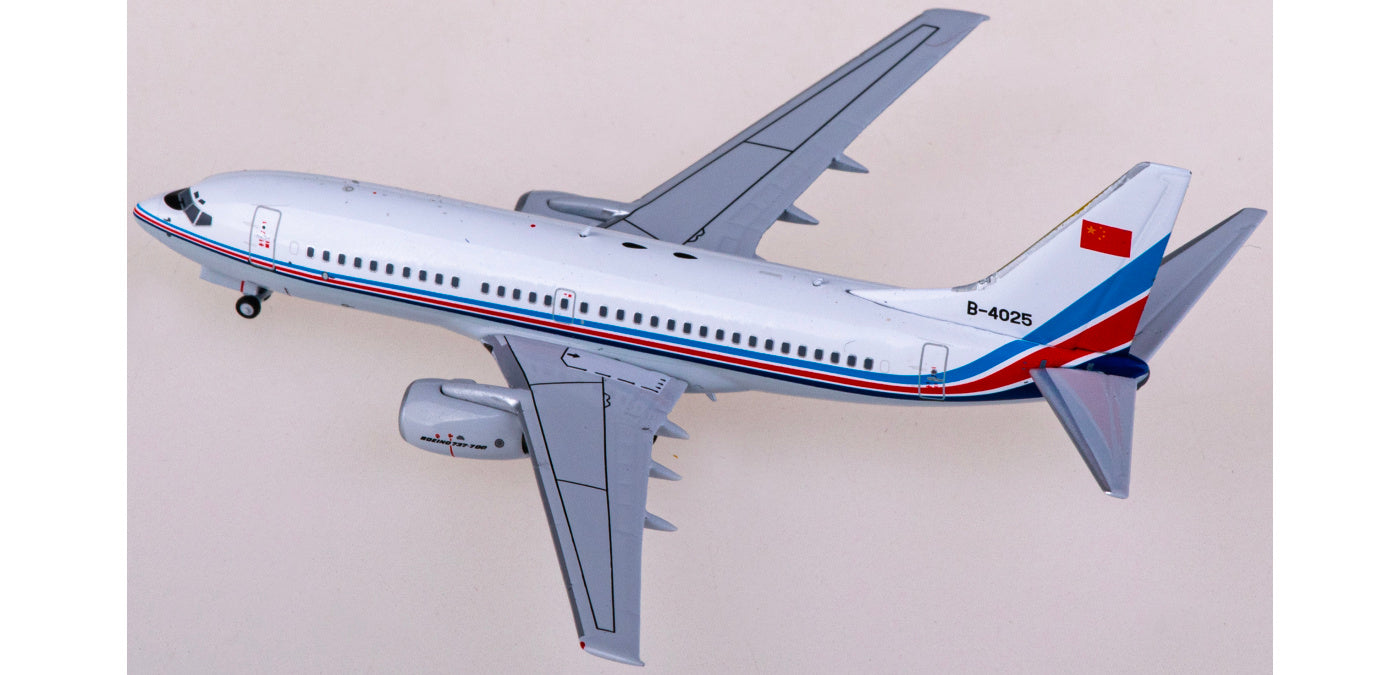 1:400 NG Models NG77039 PLAAF Boeing 737-700 B-4025 Aircraft Model+Free Tractor