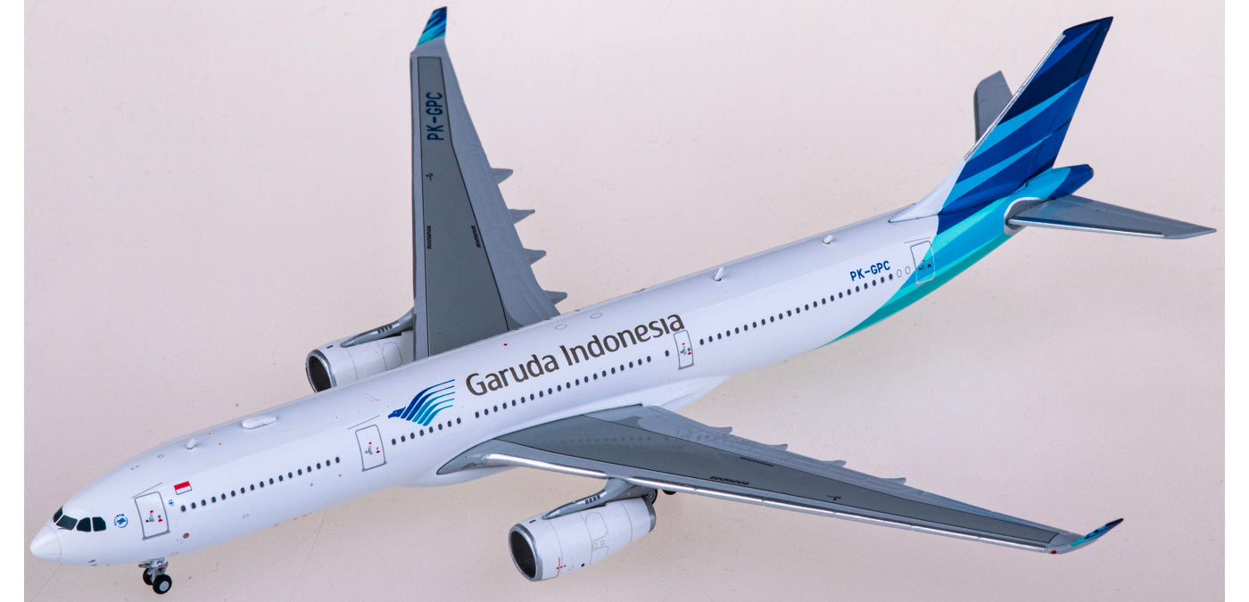 1:400 JC Wings LH4217 Garuda Indonesia Airbus A330-300 PK-GPC Aircraft Model+Free Tractor